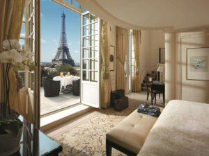 Paris hotel with Eiffel Tower view: Shangri-La Paris
