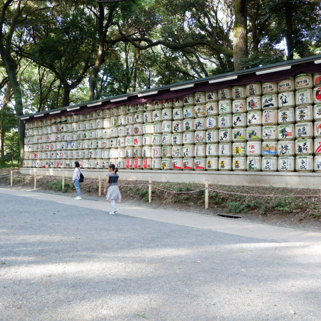 Tokyo itinerary : Sake wine barrel in Meiji Shrine